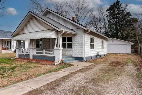 2214 N Kellett Avenue, Springfield, MO 65803