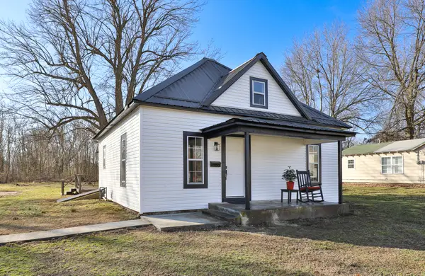 445 W Cale Street, Monett, MO 65708