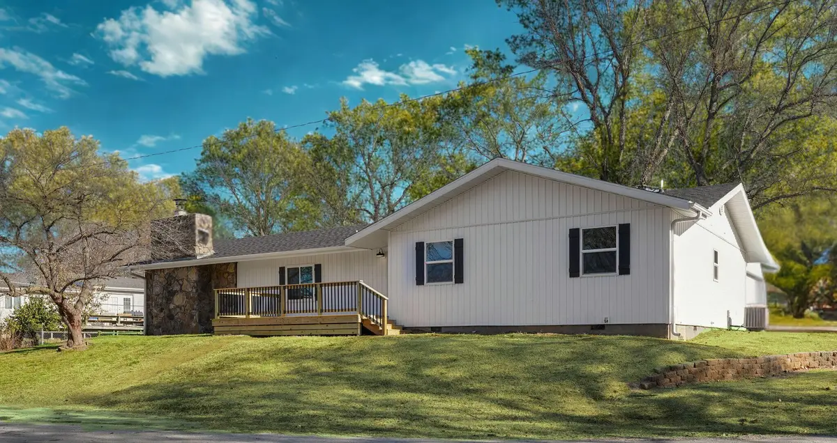 520 King Street, Mount Vernon, MO 65712 - Image #1