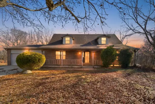 801 Maxine Avenue, Crane, MO 65633