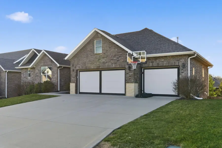 727 S Hickory Drive, Springfield, MO 65809 - Image #3