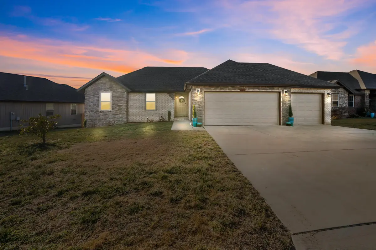 659 N Maplewood Hills Road, Nixa, MO 65714 - Image #1