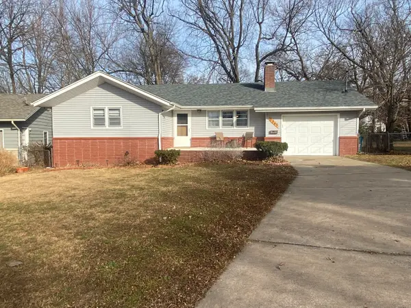 1345 E Cozy Street, Springfield, MO 65804