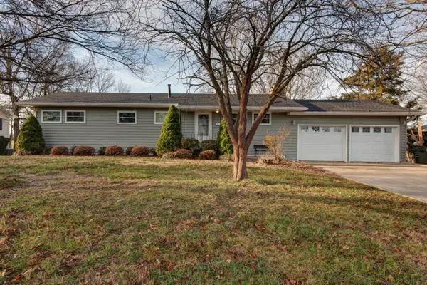 910 W Pleasant Street, Aurora, MO 65605