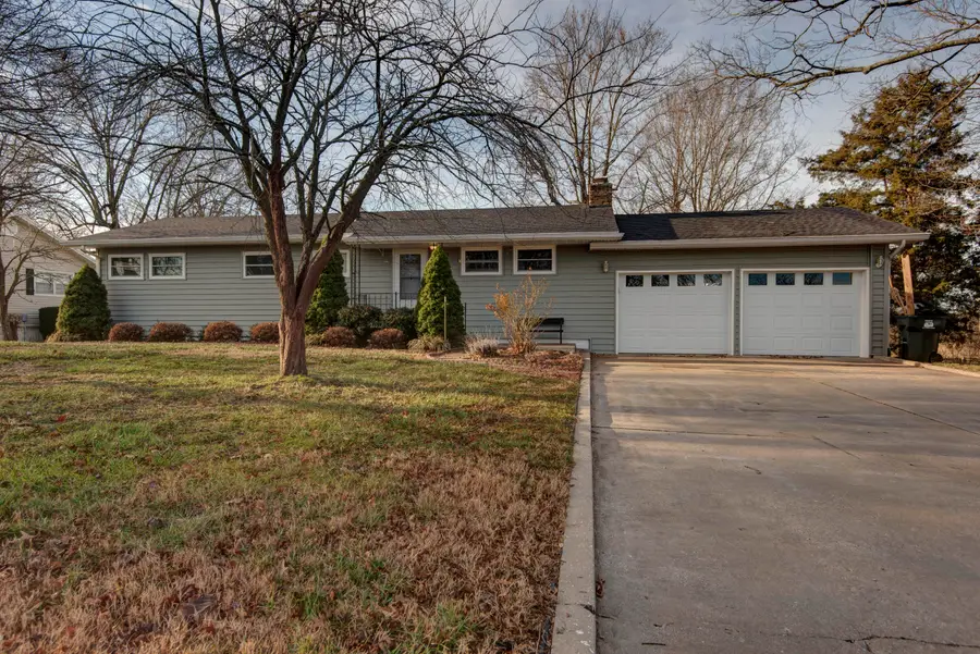 910 W Pleasant Street, Aurora, MO 65605 - Image #2