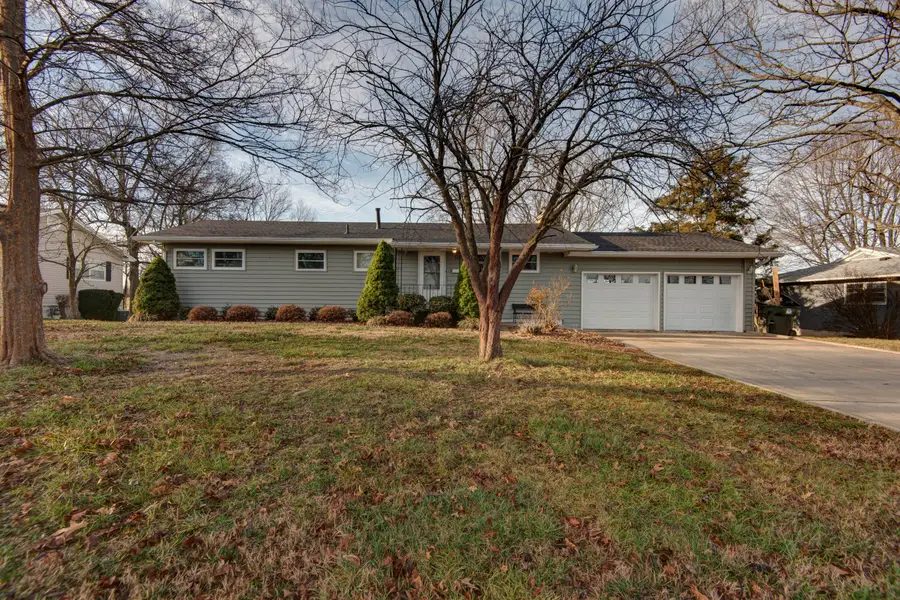 910 W Pleasant Street, Aurora, MO 65605 - Image #3