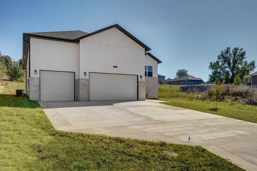 2116 N Bradbury Lane, Ozark, MO 65721 - Image #3