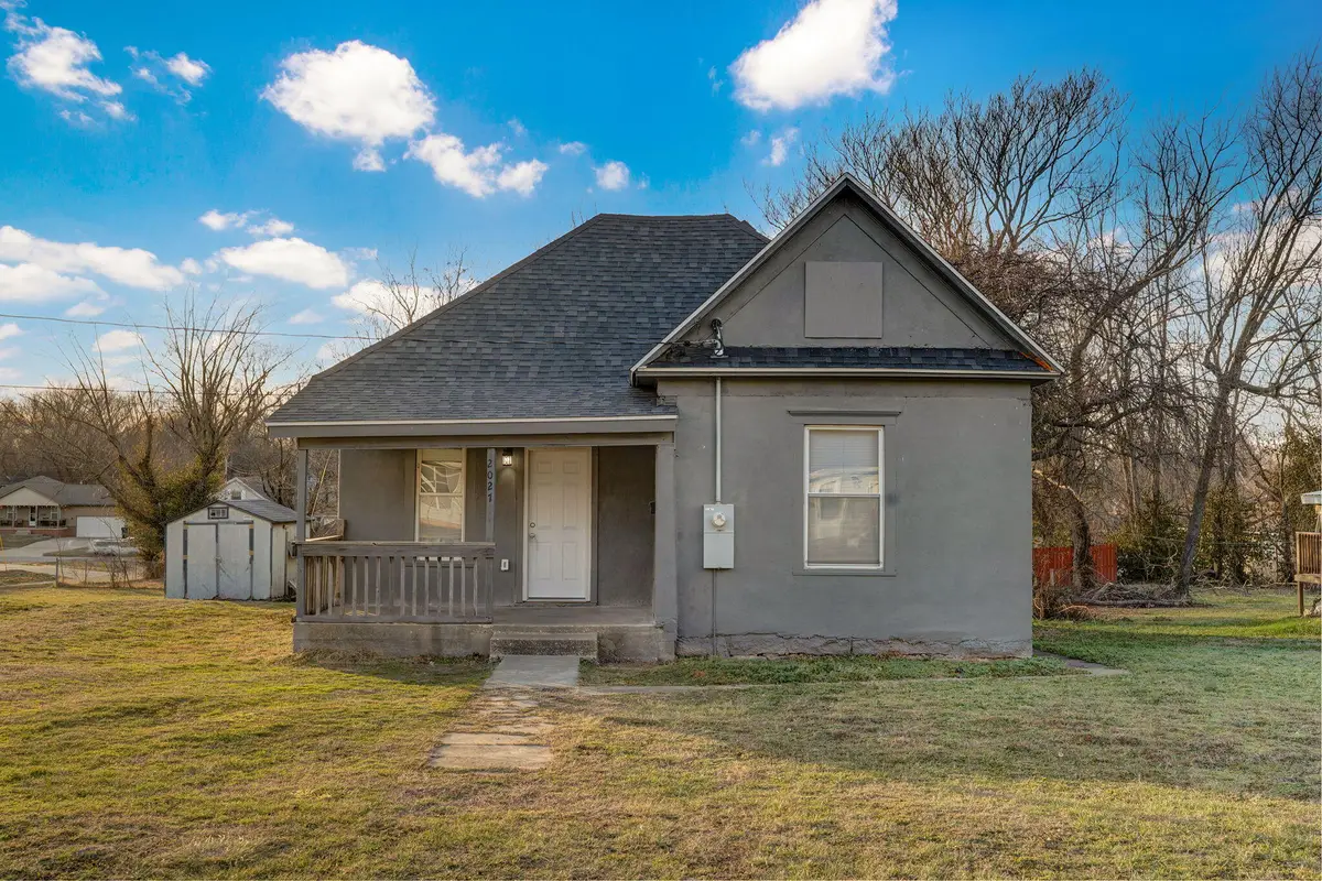 2027 N Summit Avenue, Springfield, MO 65803 - Image #1