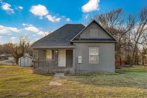2027 N Summit Avenue, Springfield, MO 65803