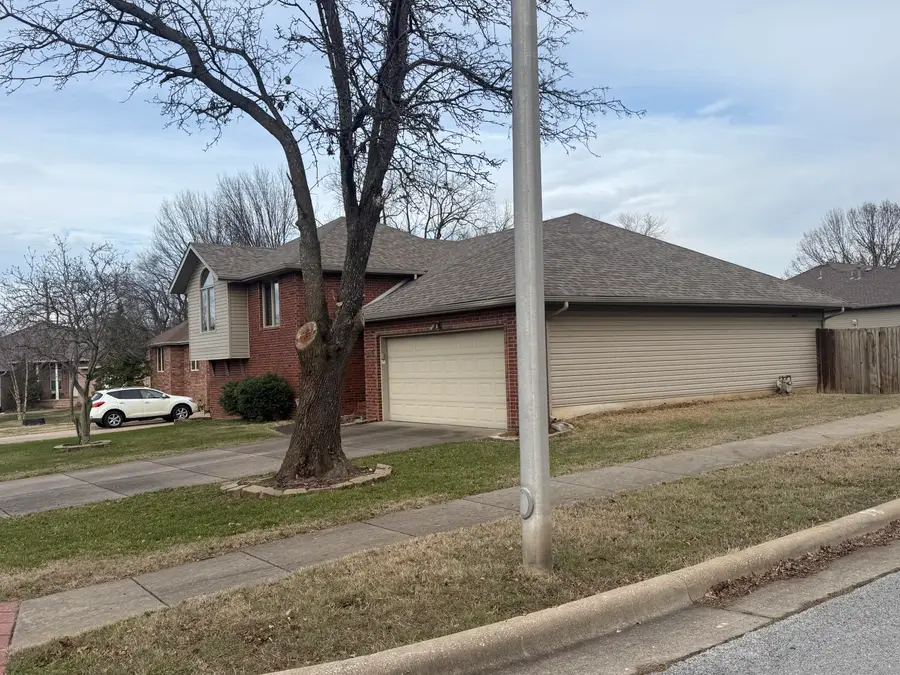 3444 S Briarwood Court, Springfield, MO 65807 - Image #2