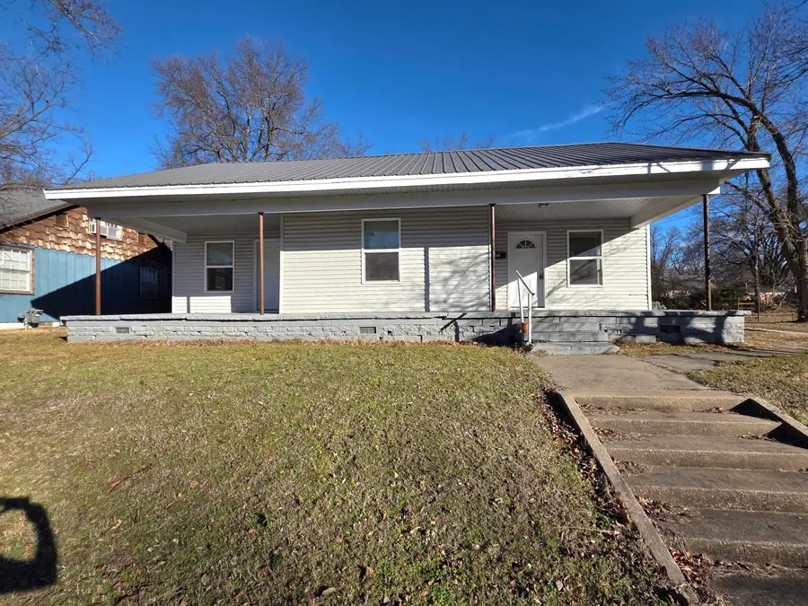 822 N Ash Street, Nevada, MO 64772 - Image #2