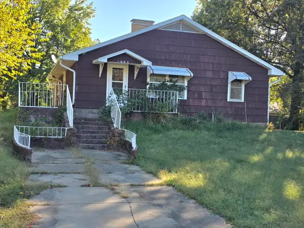 1604 College Street, Lamar, MO 64759