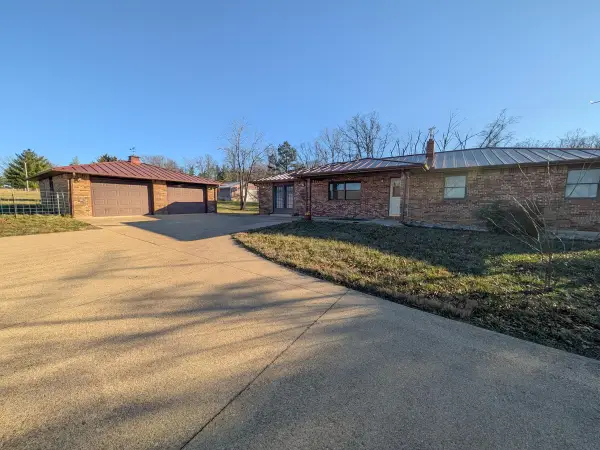 2464 State Route Cc, West Plains, MO 65775