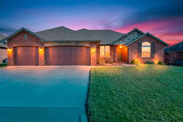 5636 S Cottonwood Drive, Battlefield, MO 65619