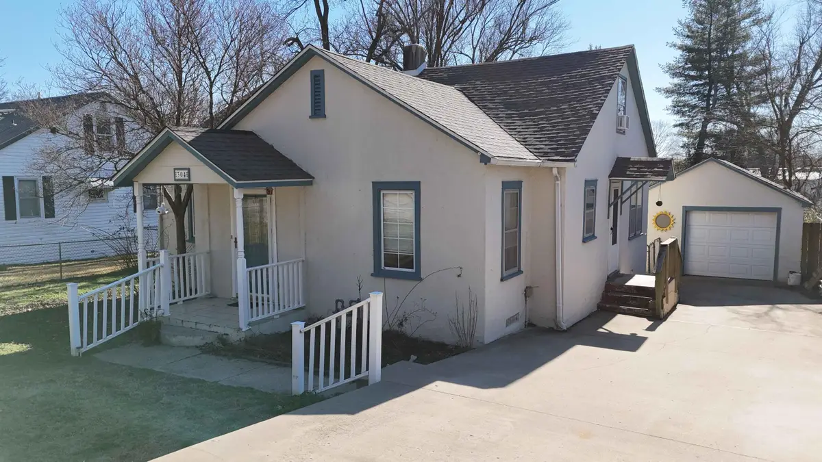 304 West 14th Street, Cassville, MO 65625 - Image #1