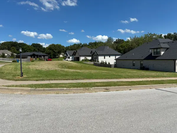 702 S Hickory Drive, Springfield, MO 65809