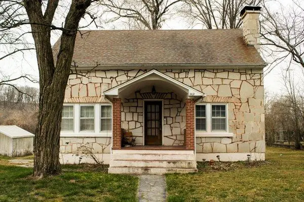 202 N Hemphill Street, Crane, MO 65633