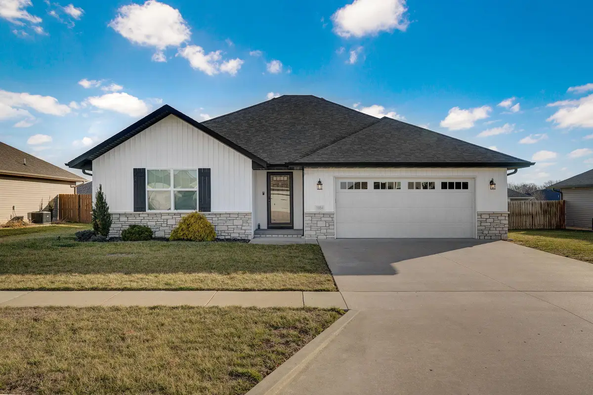 1884 S Lullwood Avenue, Springfield, MO 65802 - Image #1