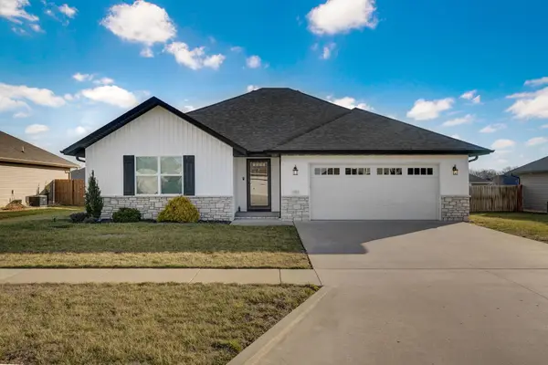 1884 S Lullwood Avenue, Springfield, MO 65802