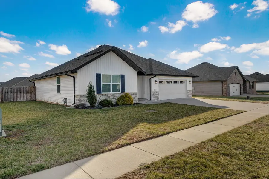 1884 S Lullwood Avenue, Springfield, MO 65802 - Image #2