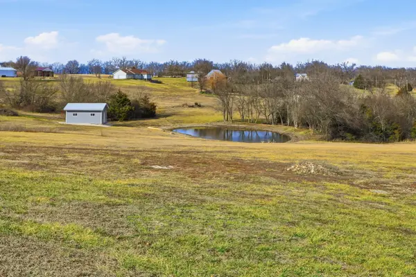 1645 E 512th Road, Bolivar, MO 65613