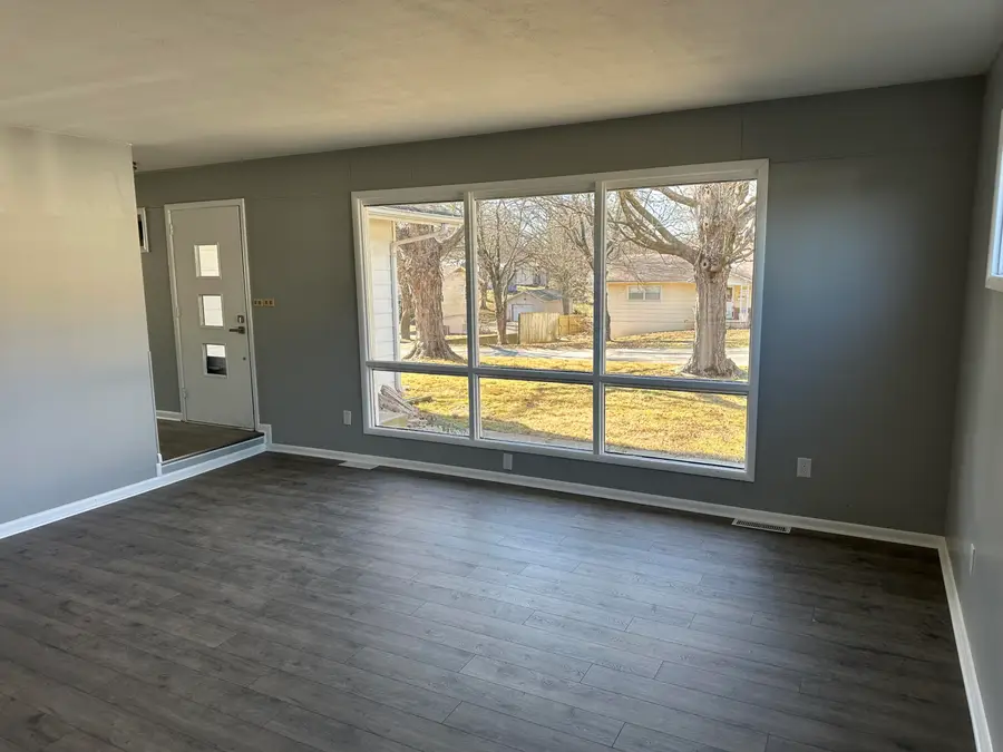1301 Benton Avenue, Neosho, MO 64850 - Image #2