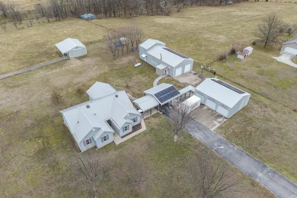 2119 E 495th Road, Halfway, MO 65663