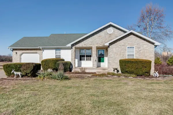9 Golf Course Road, Buffalo, MO 65622