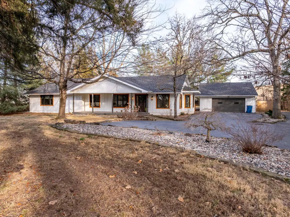 902 Foxwood Drive, Nixa, MO 65714 - Image #1