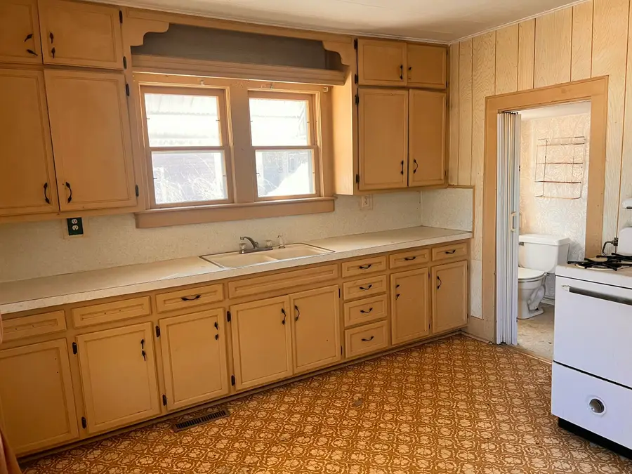 414 Pine Street, Carthage, MO 64836 - #3