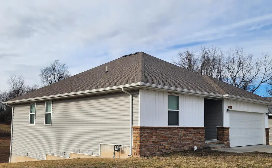 1295 S Whitaker Avenue, Republic, MO 65738 - Image #2