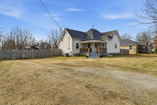 600 W Maple Street, Marshfield, MO 65706