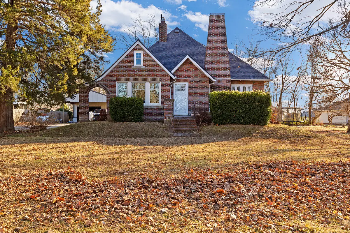 1124 W Washington Street, Marshfield, MO 65706 - Image #1