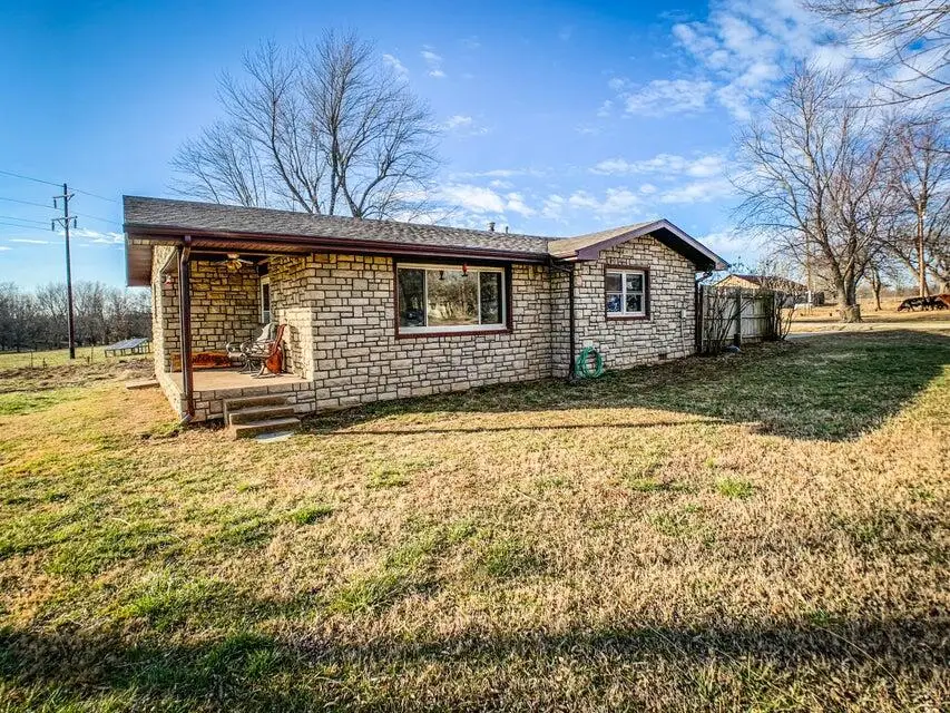 1533 N Farm Rd 89, Springfield, MO 65802 - #1