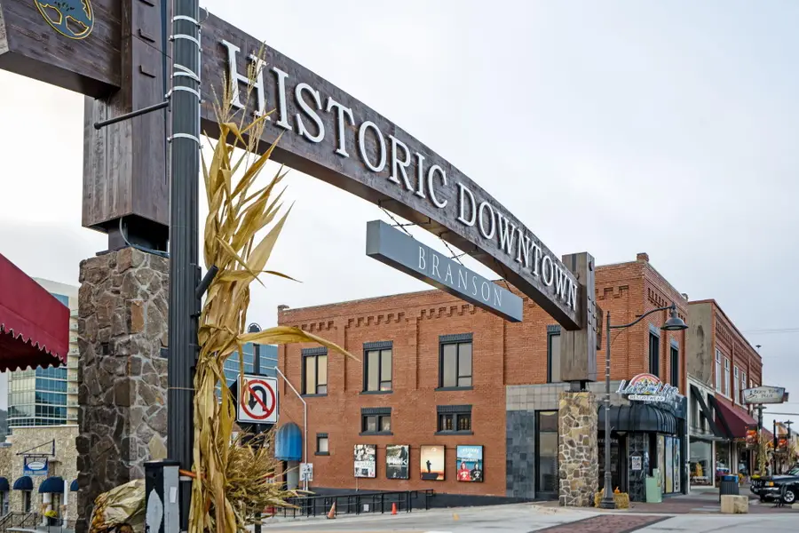 405 W College Street, Branson, MO 65616 - Image #2