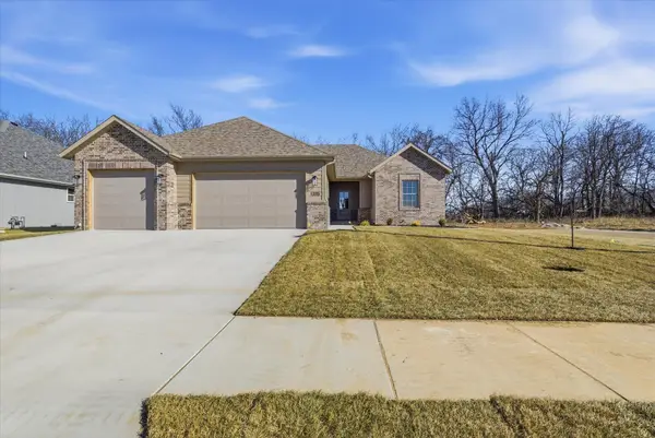 1370 N Collins Drive, Republic, MO 65738