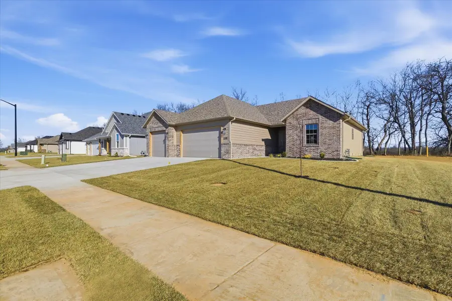 1370 N Collins Drive, Republic, MO 65738 - Image #2