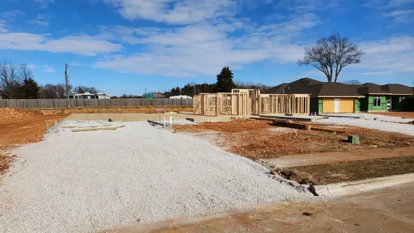 2413 E Swallow Street, Springfield, MO 65804