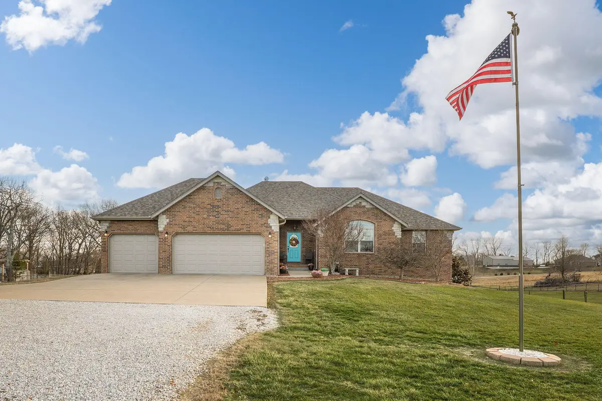 1054 W Itaska Road, Nixa, MO 65714 - Image #1