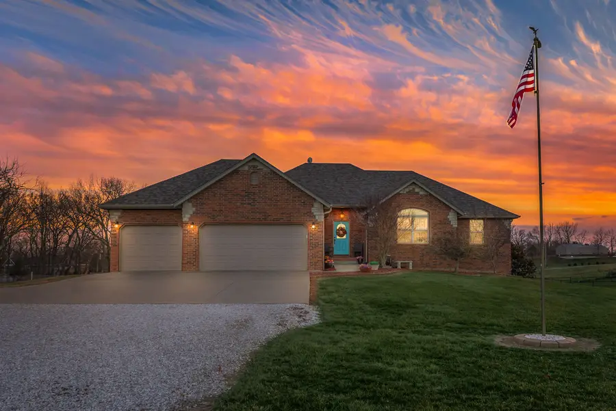 1054 W Itaska Road, Nixa, MO 65714 - Image #2