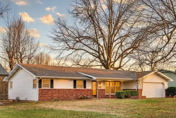 2711 S Claremont Avenue, Springfield, MO 65804