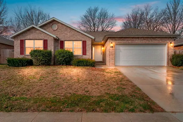 611 S Hazelnut Avenue, Springfield, MO 65802