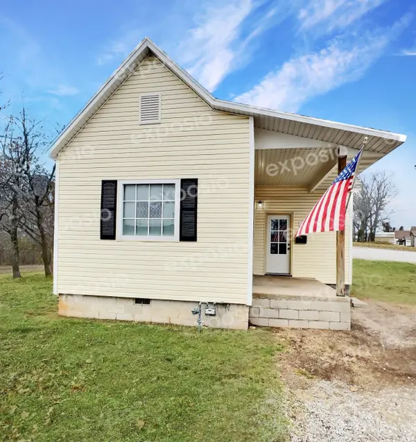 906 E Cale Street, Monett, MO 65708
