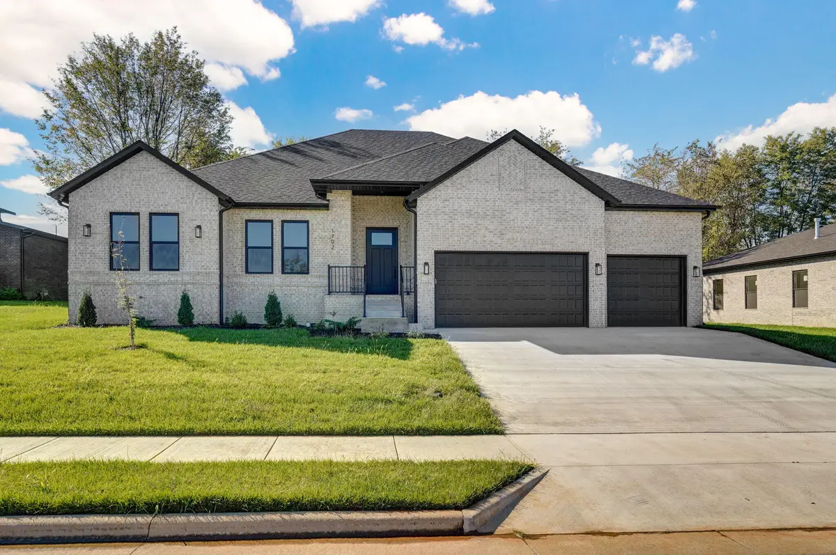 1702 E Cobblestone Drive, Ozark, MO 65721 - #1