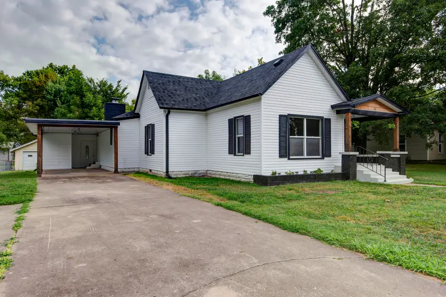 311 W Pleasant Street, Aurora, MO 65605 - Image #2