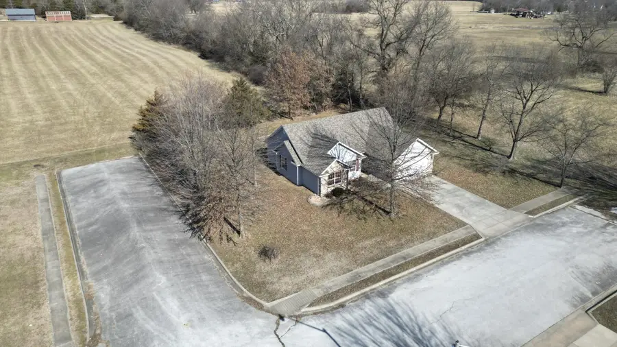 805 E Laird Street, Bolivar, MO 65613 - #2