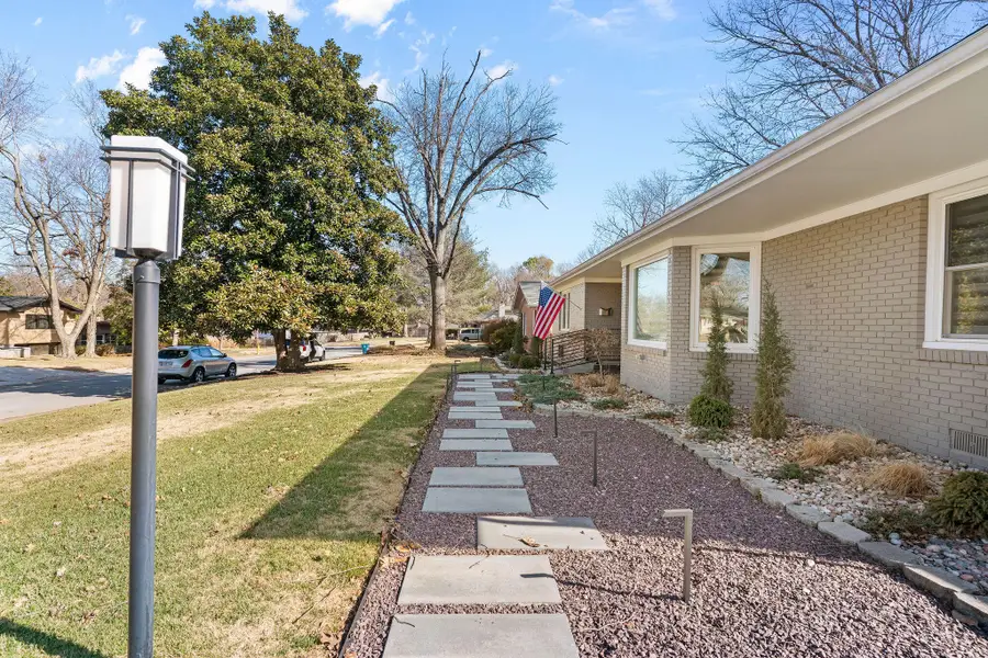 2652 S Luster Avenue, Springfield, MO 65804 - #3