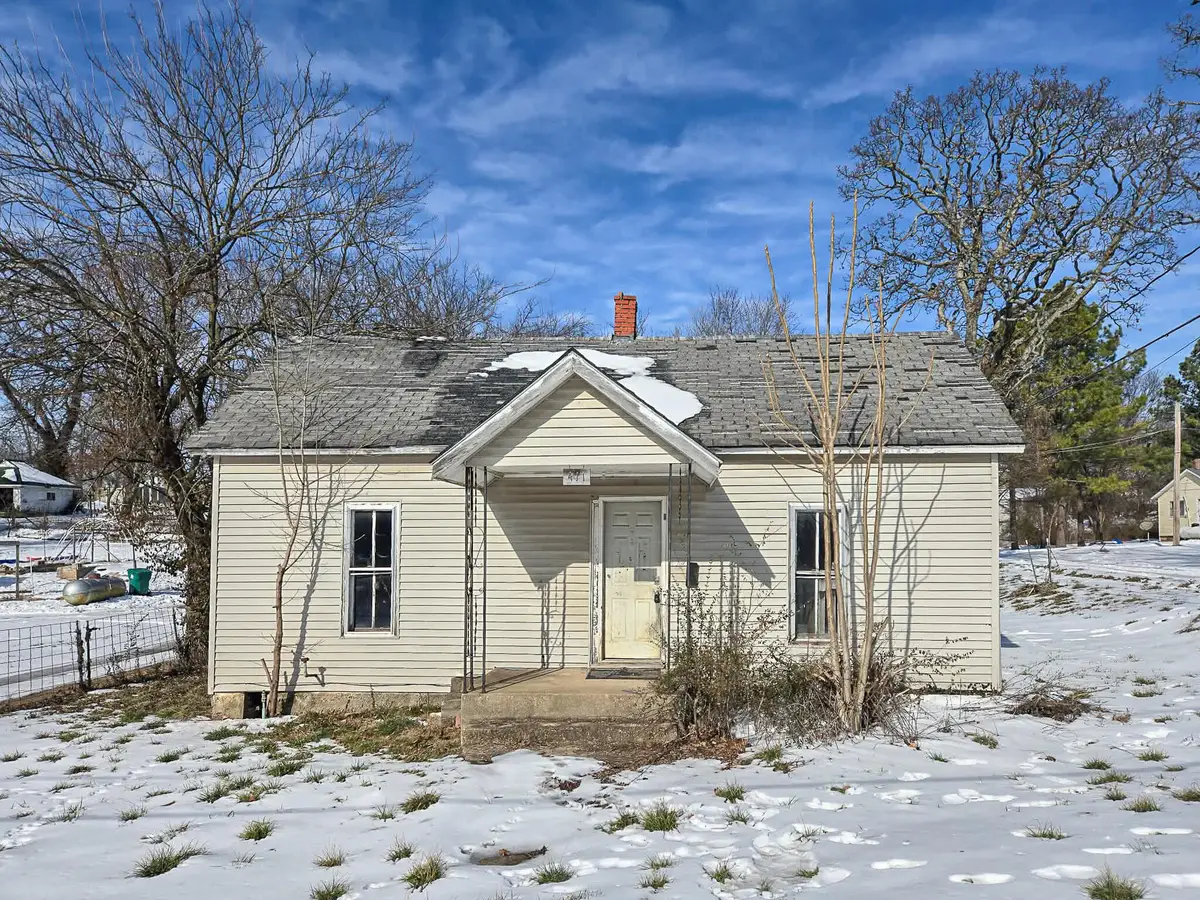 411 North Center Street, Willow Springs, MO 65793 - #1