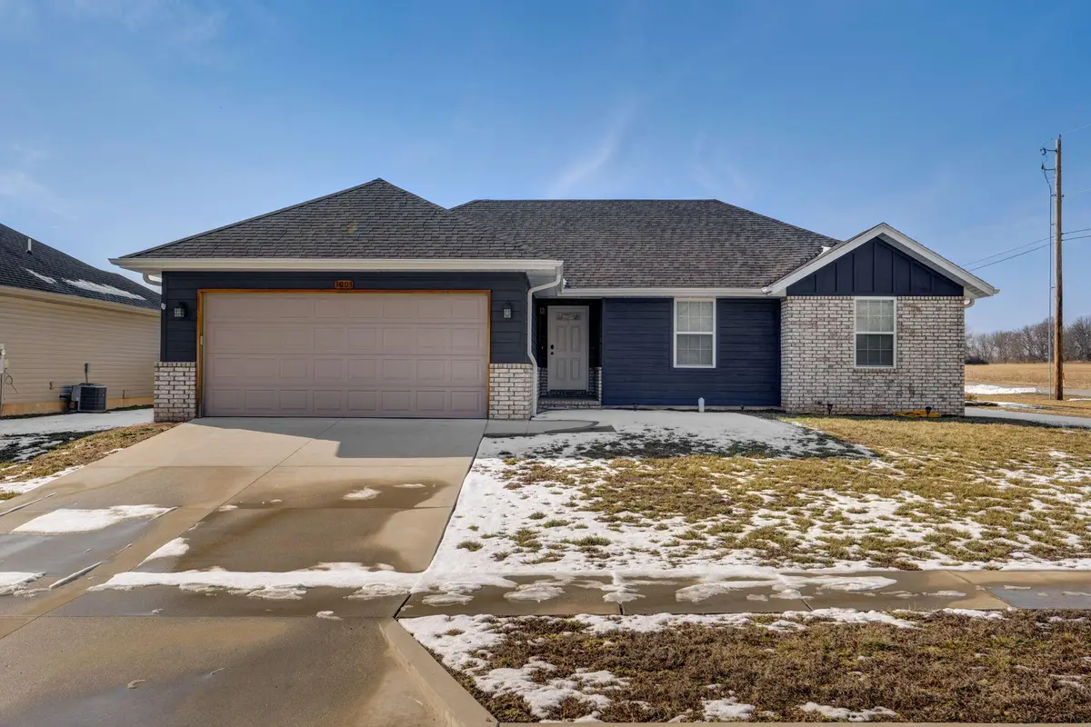 1003 S Meteor Avenue, Springfield, MO 65802 - #1