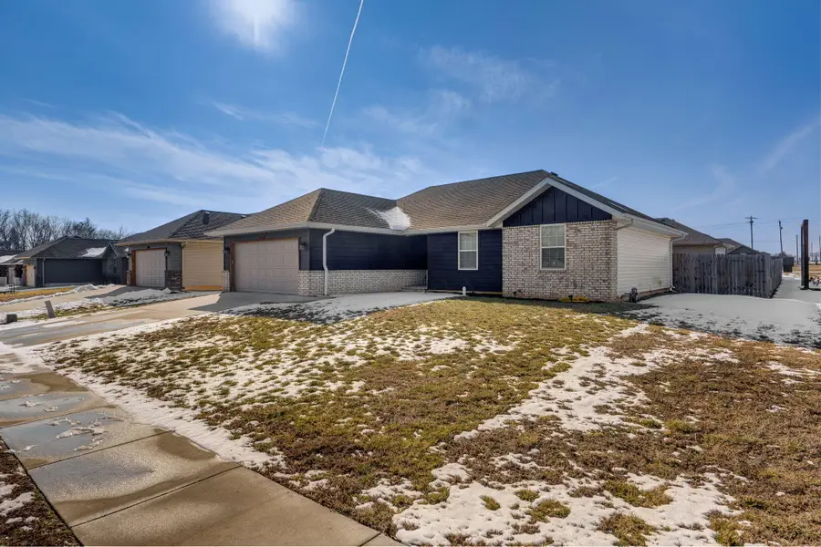 1003 S Meteor Avenue, Springfield, MO 65802 - #2